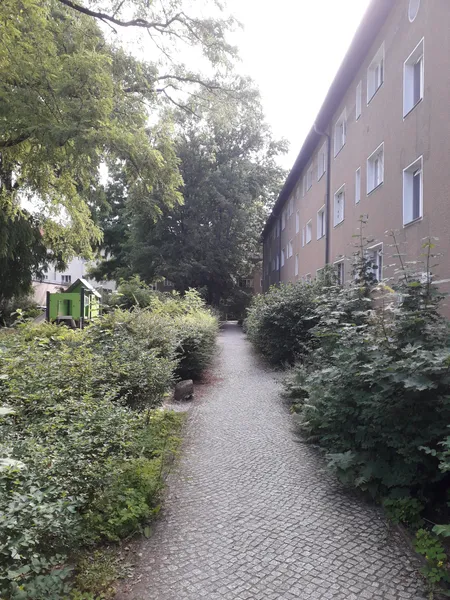 schöne 3,5-Zimmer-Wohnung-Leben mit der Familie im Ziekowkiez — photo 1